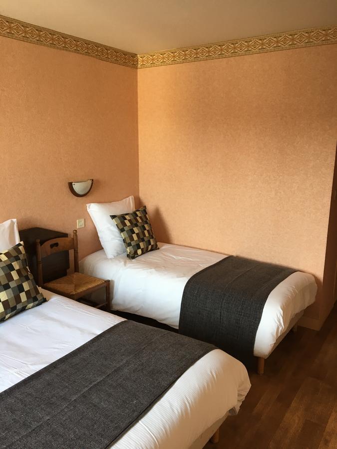 Hotel Le Dauphin Saint-Denis-de lʼHôtel Zewnętrze zdjęcie