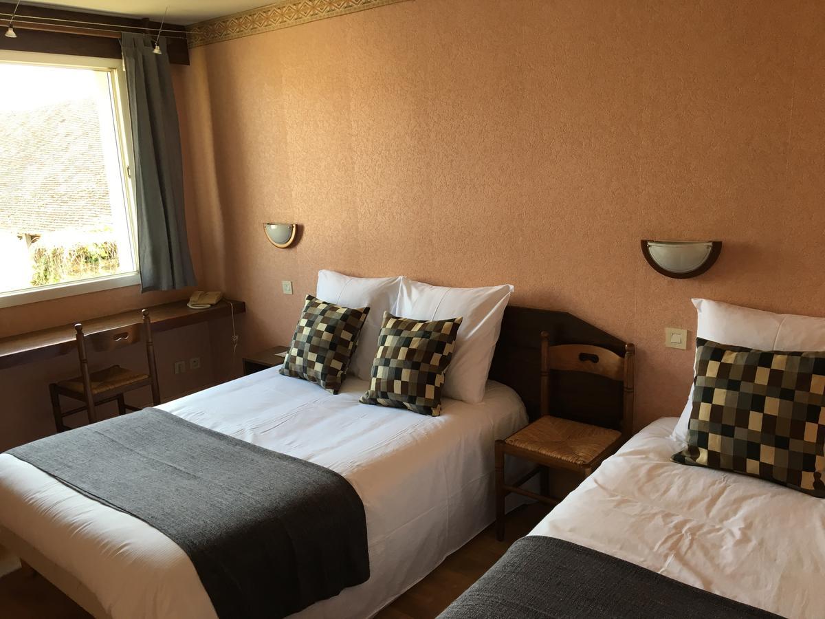 Hotel Le Dauphin Saint-Denis-de lʼHôtel Zewnętrze zdjęcie