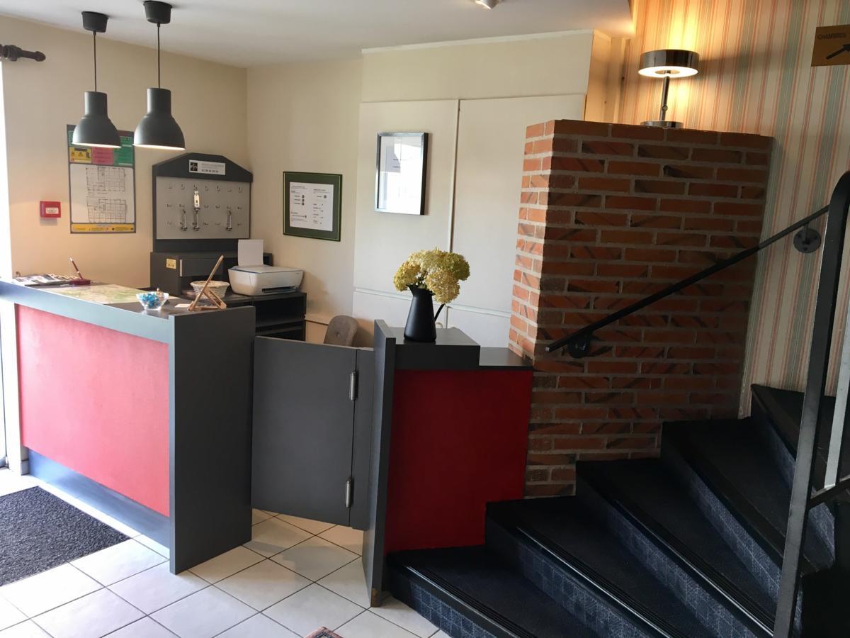 Hotel Le Dauphin Saint-Denis-de lʼHôtel Zewnętrze zdjęcie