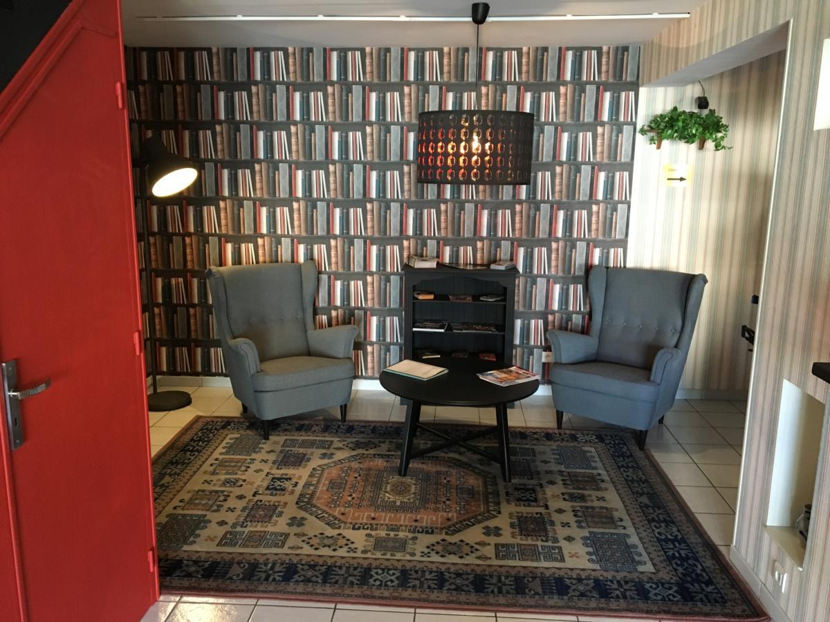 Hotel Le Dauphin Saint-Denis-de lʼHôtel Zewnętrze zdjęcie